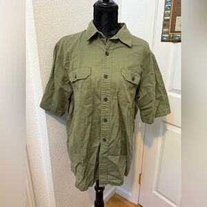 olive green button up wrangler shirt